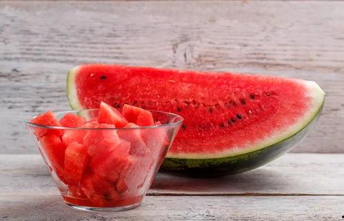 小黑妹吃瓜  第3张